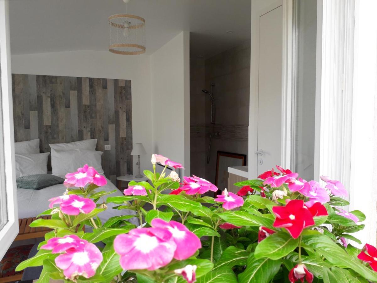 Escale En Baie. Bed & Breakfast Pontaubault Exterior foto