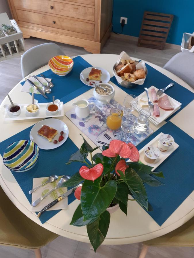 Escale En Baie. Bed & Breakfast Pontaubault Exterior foto